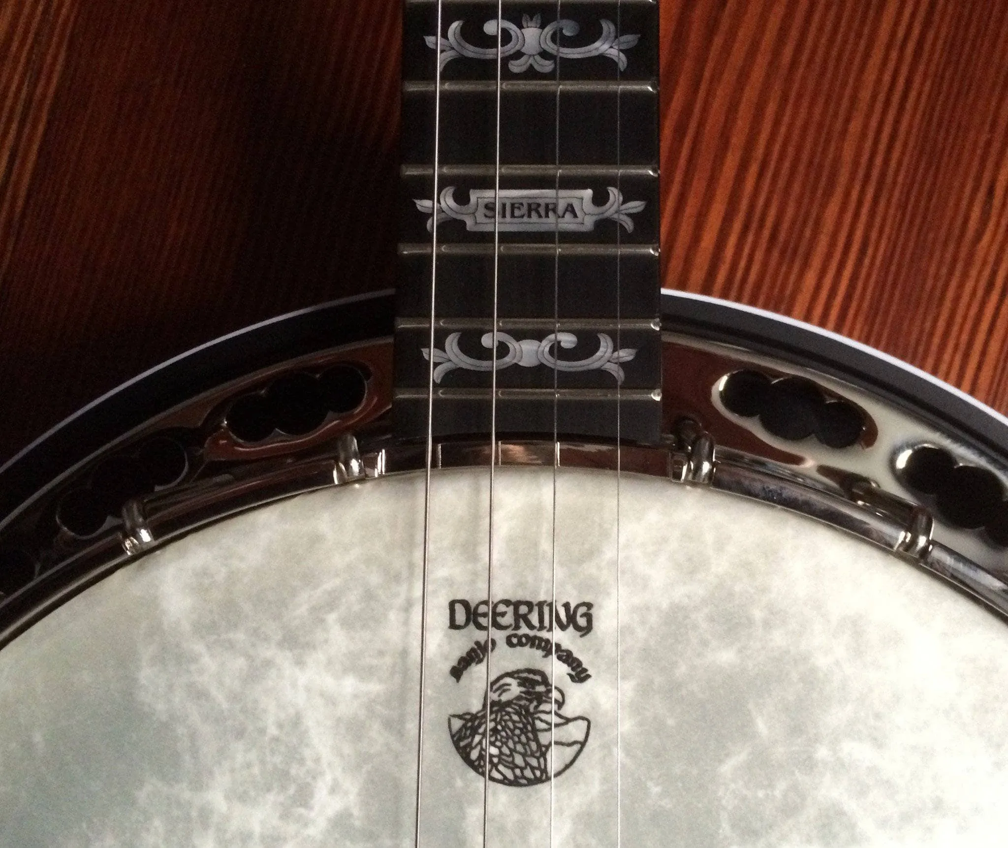 Deering Sierra Maple 19-Fret Tenor Banjo with Tubaphone Tone Ring