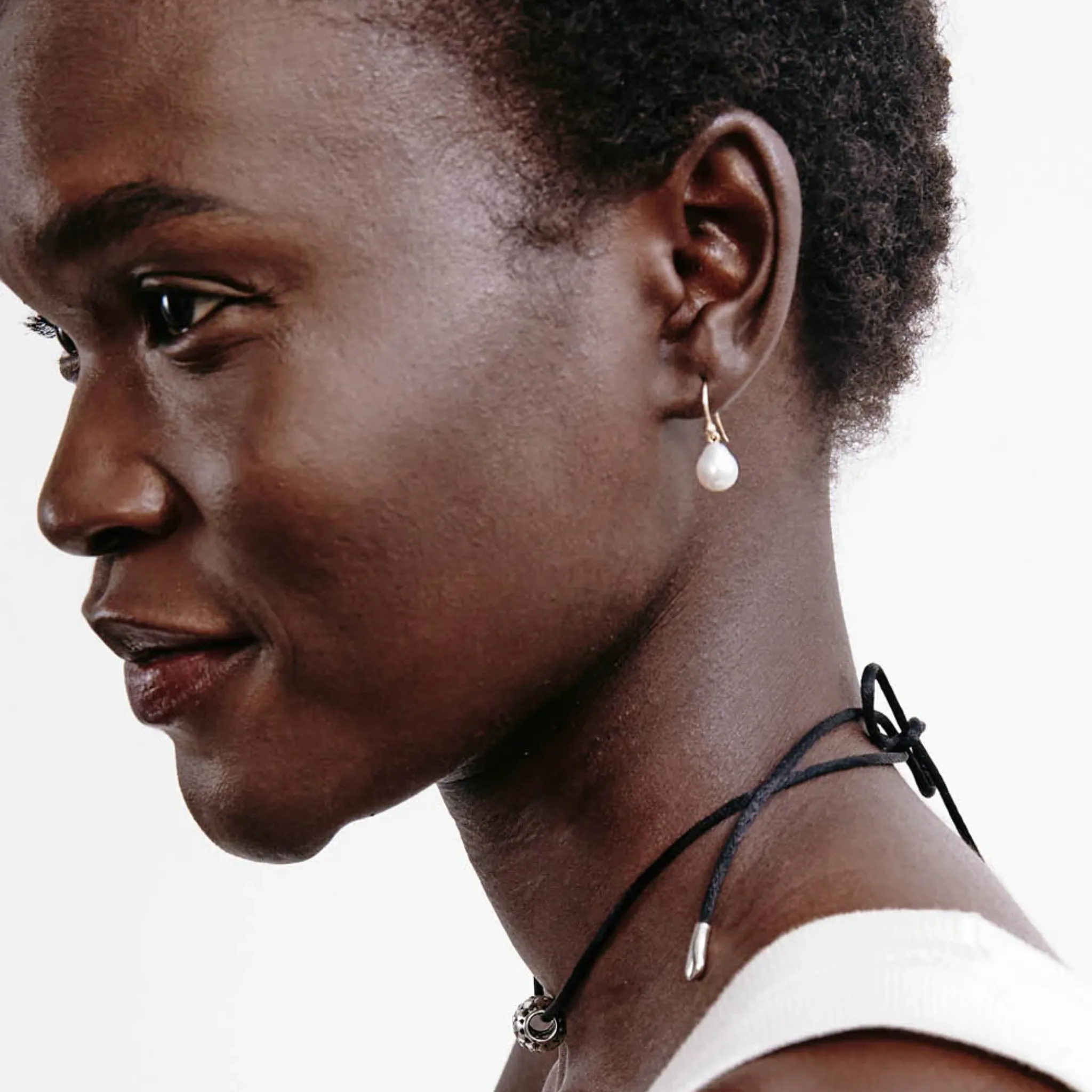 Edison Earrings White Pearl