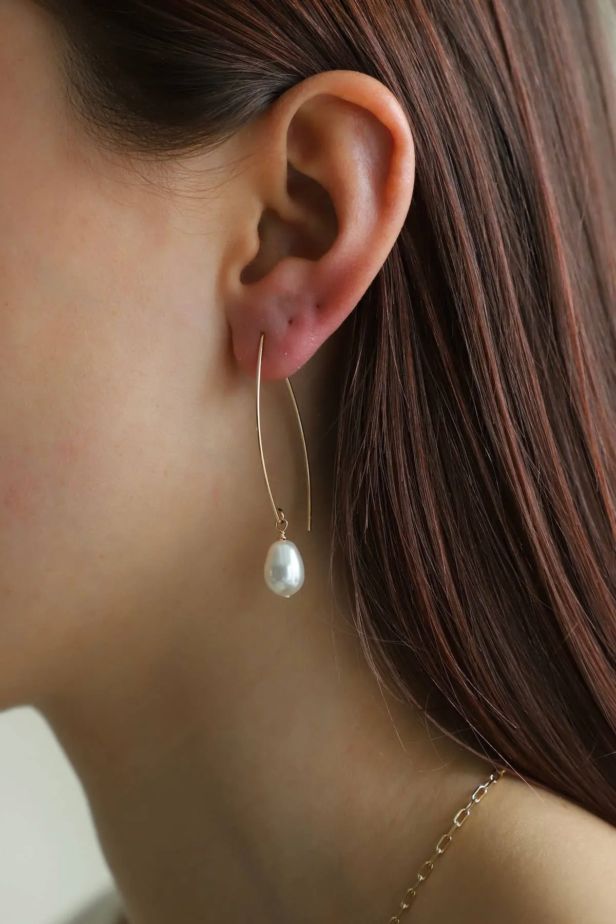 FRESHWATER PEARL DROP EARRINGS: GOLD