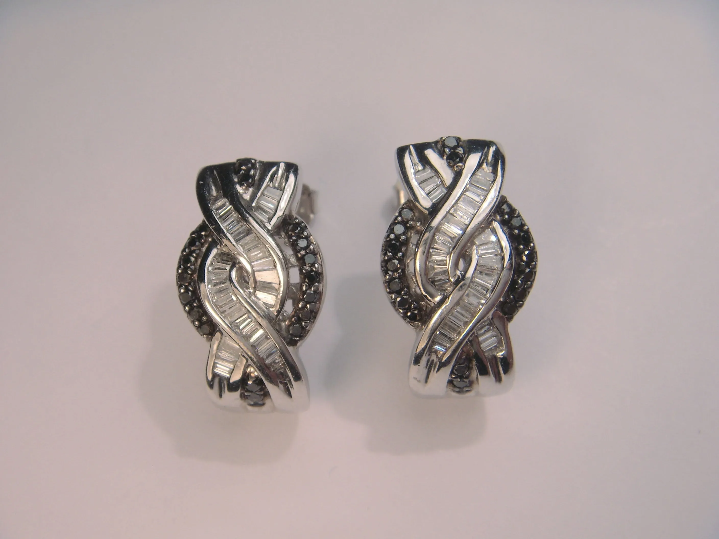 Gorgeous 14K White Gold Diamond Designer Earrings
