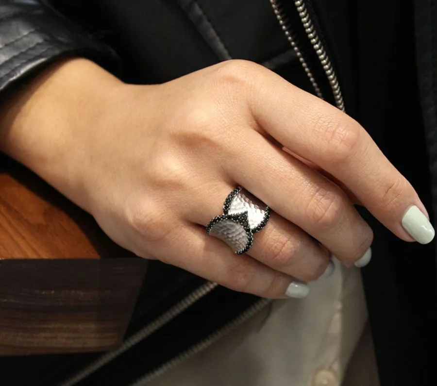 Hammered Wide Band Black Spinel Ring