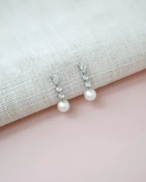 Lulu Pearl Drop Earring