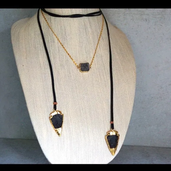 NATURAL STONE ARROWHEAD NECKLACE