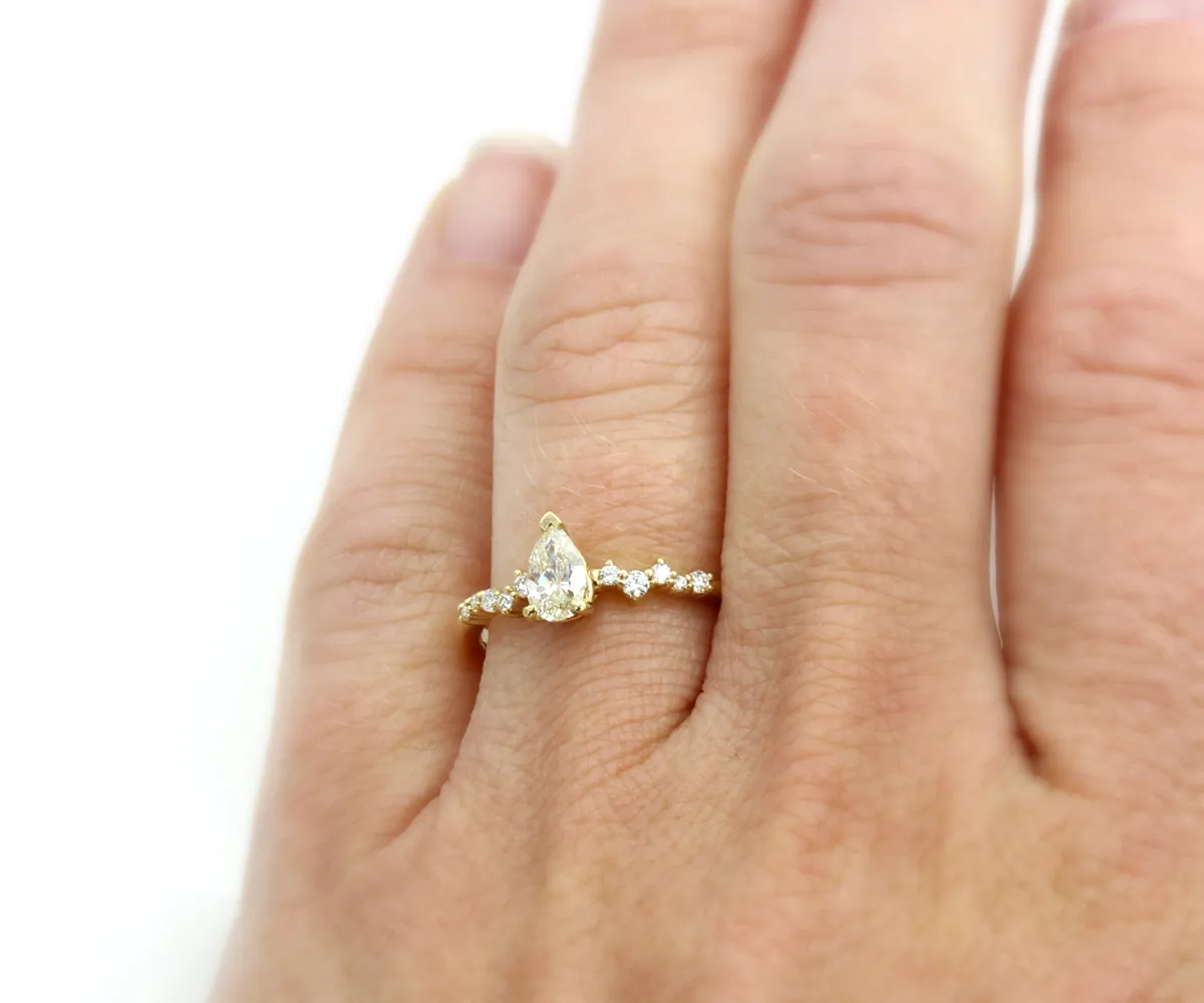 Pear Diamond Staggered Yellow Gold Ring