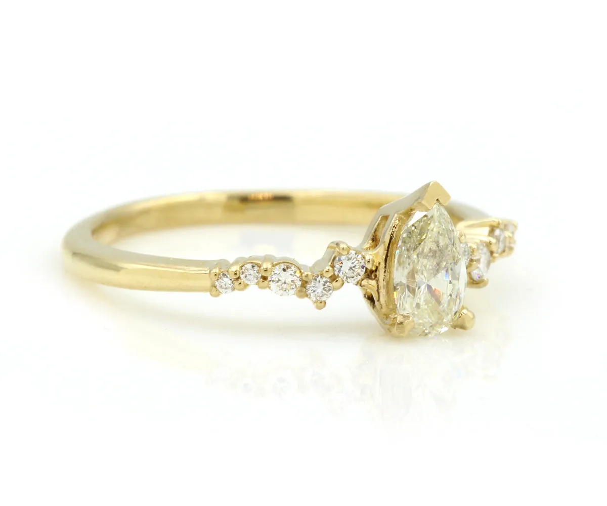 Pear Diamond Staggered Yellow Gold Ring