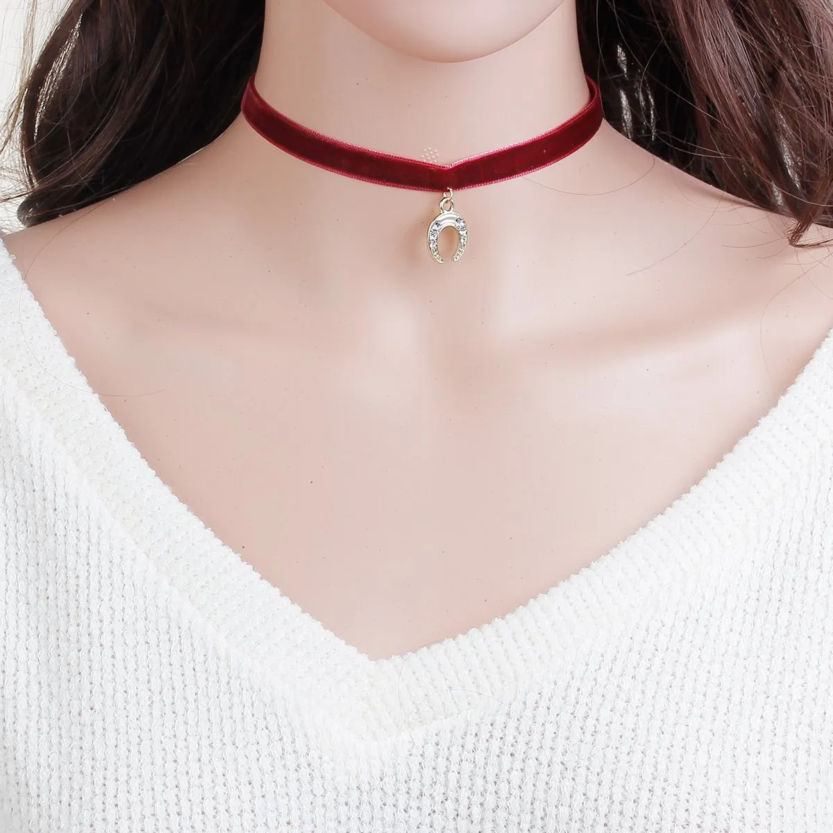Sexy Sparkles Velvet Wine Red Luck Horseshoe Choker Necklace for Women Girls Gothic Choker Bolo Tie Corset Lace Chokers