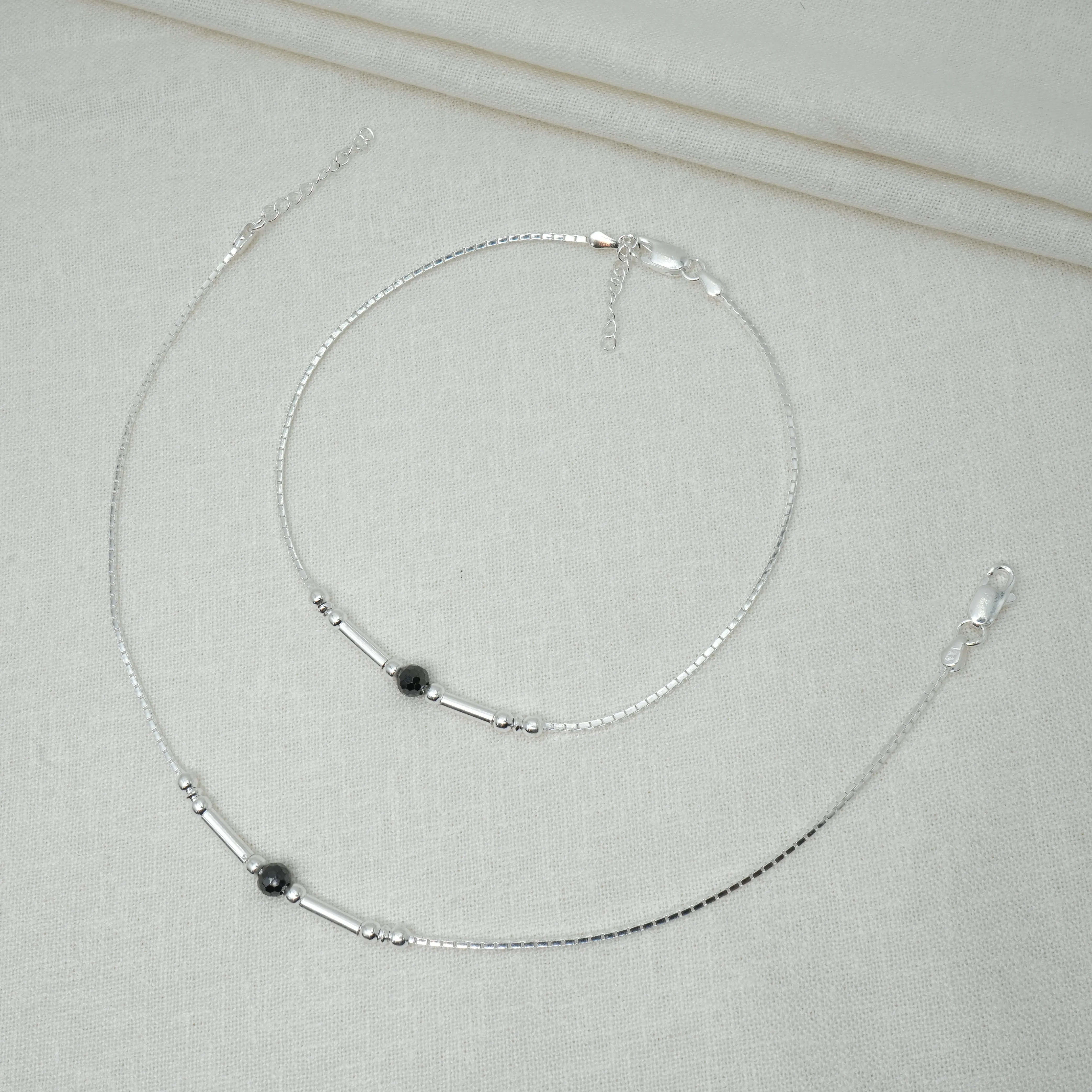 Silver Anklet Single Black Moti Accent