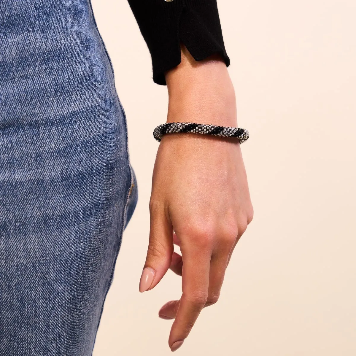 Silver Screen | Himalayan Glass Bead Bracelet