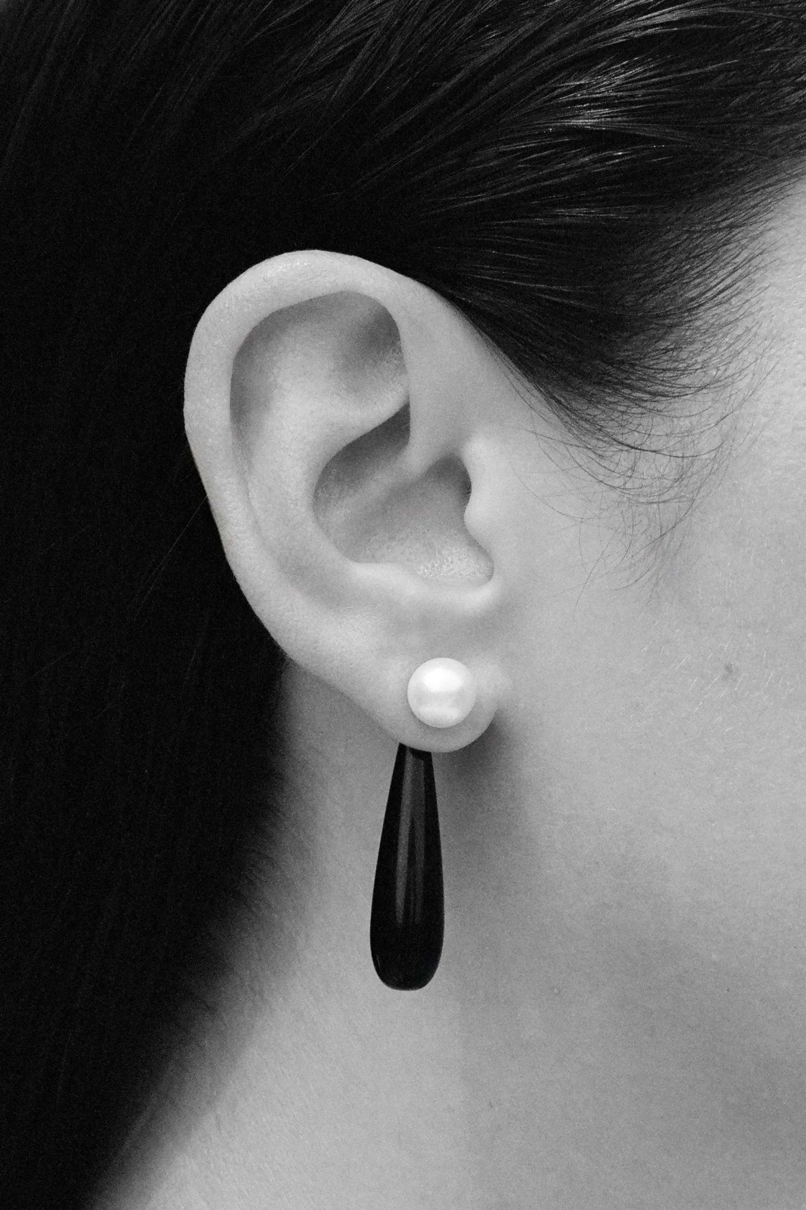 Small Angelyne Earrings in Onyx
