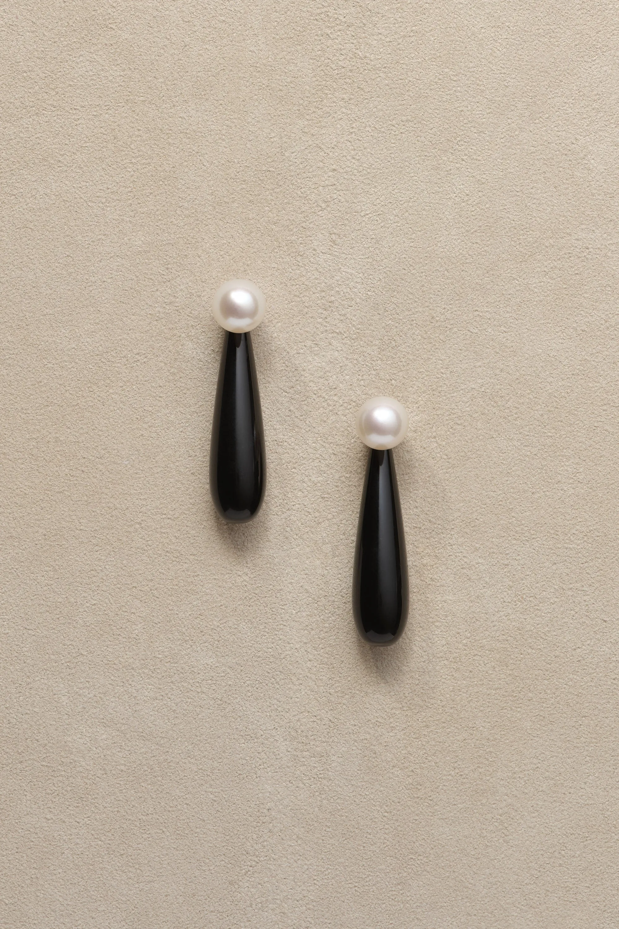 Small Angelyne Earrings in Onyx