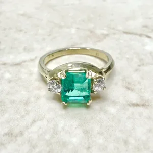 Vintage 14 Karat Yellow Gold Natural Diamond & Emerald 3-Stone Ring