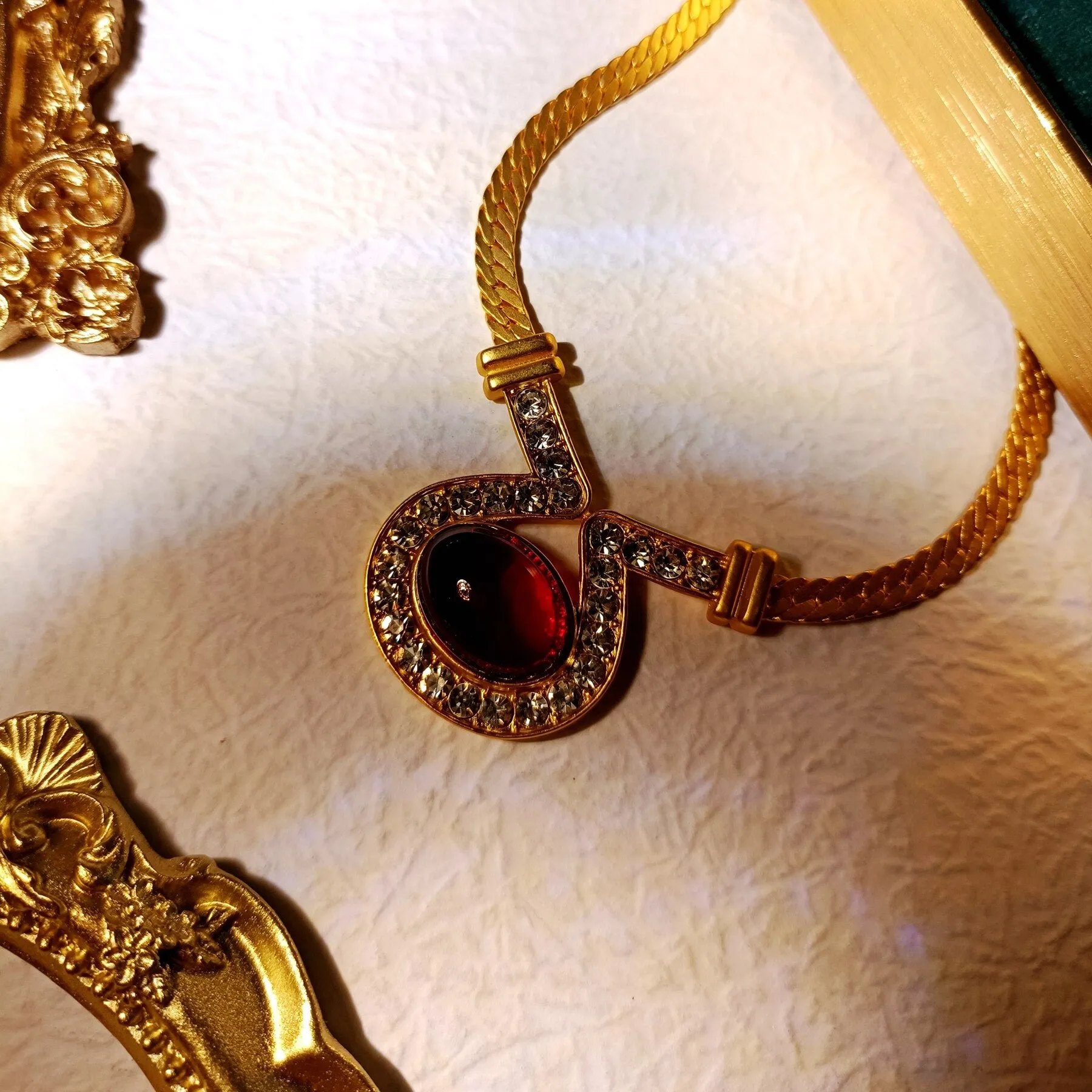 Vintage Inspiration Gold Snake-Link Chain and Red Oval Stone Necklace for Women