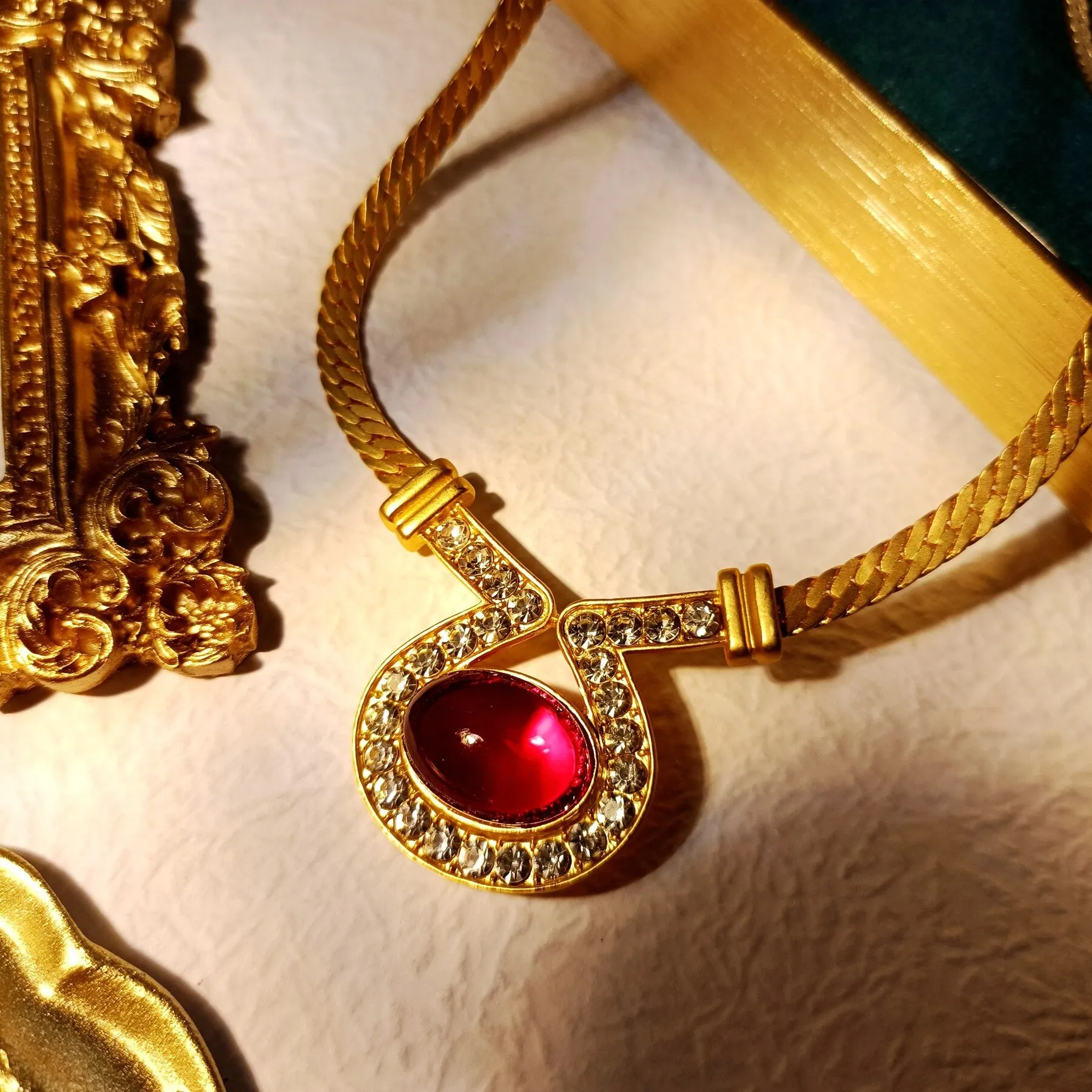 Vintage Inspiration Gold Snake-Link Chain and Red Oval Stone Necklace for Women