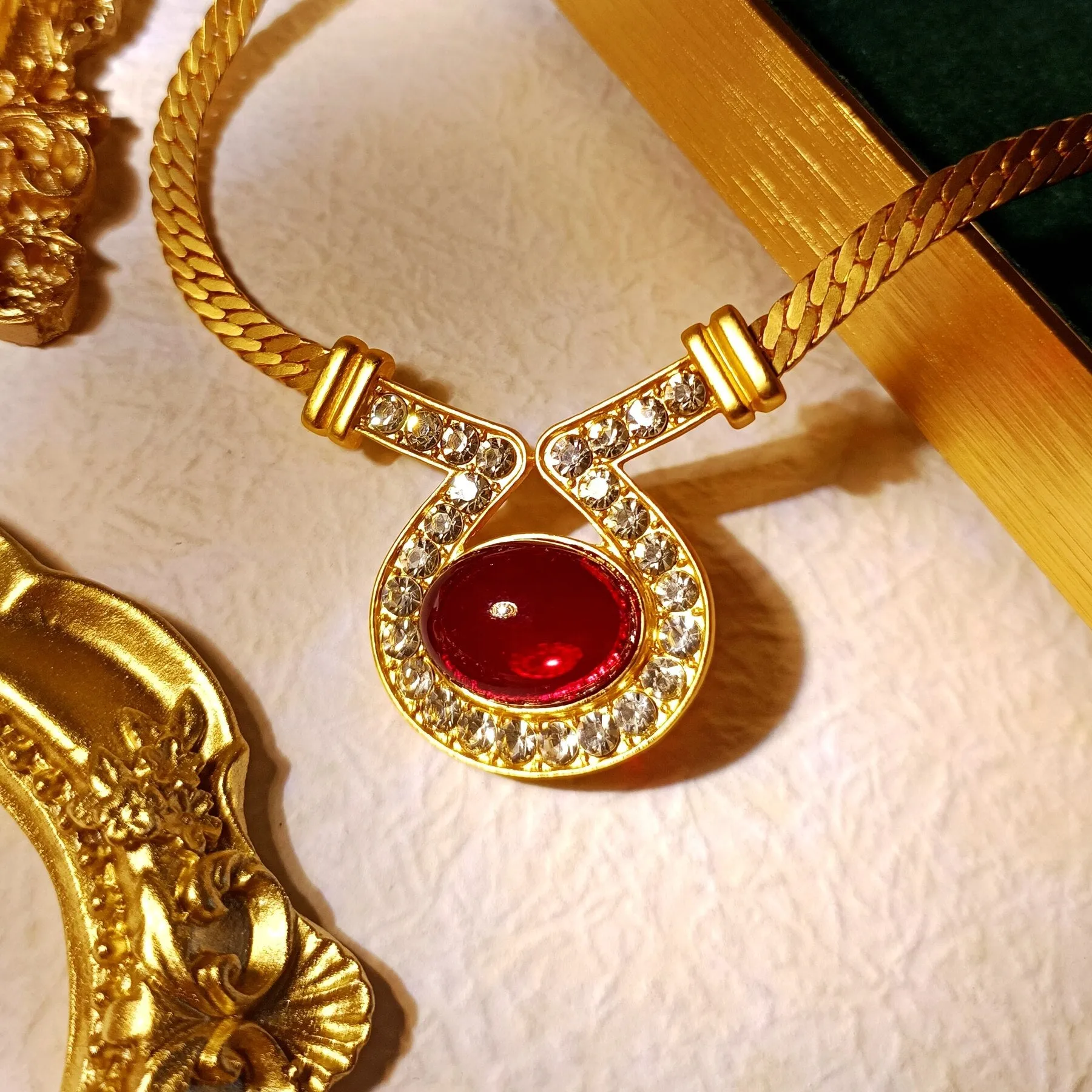 Vintage Inspiration Gold Snake-Link Chain and Red Oval Stone Necklace for Women