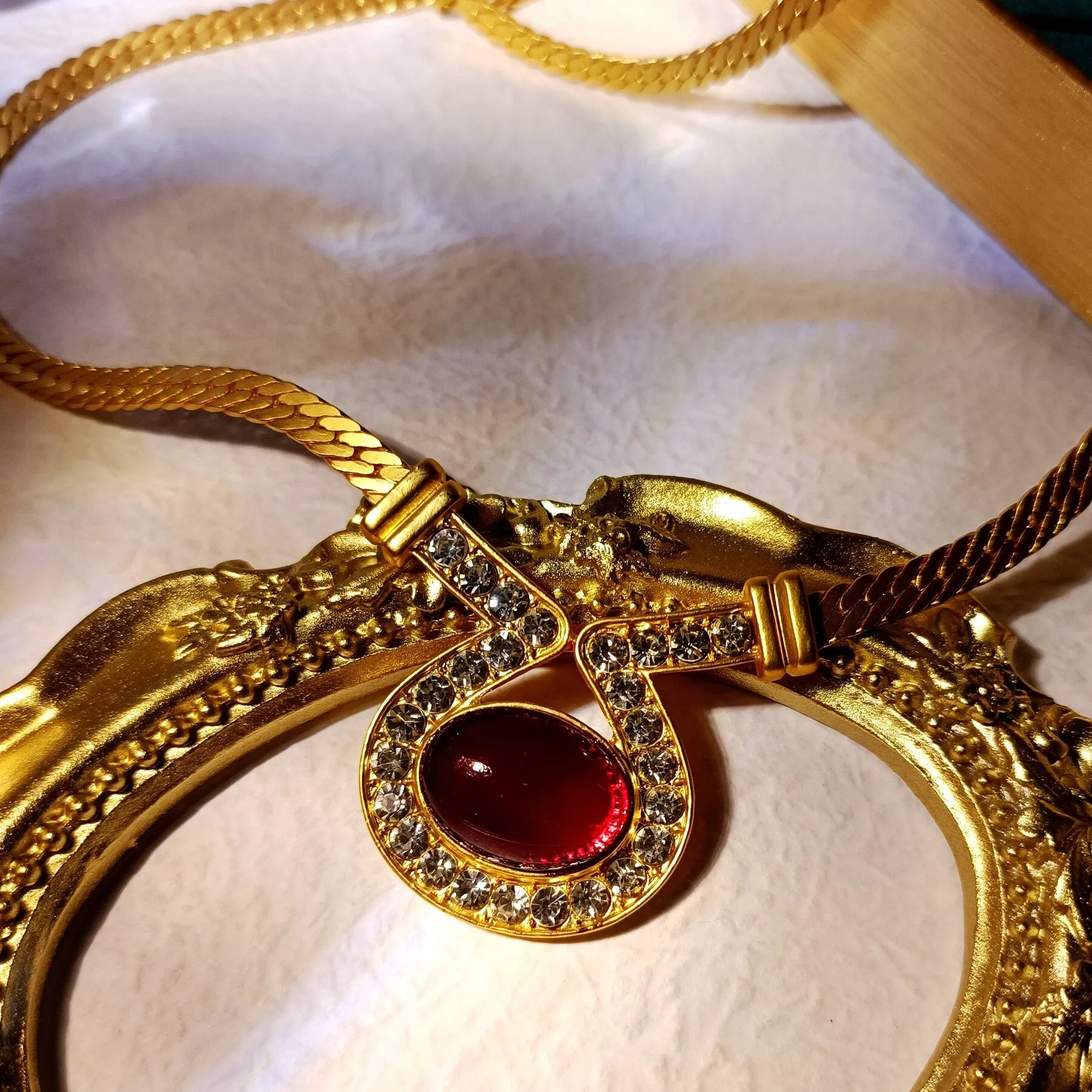 Vintage Inspiration Gold Snake-Link Chain and Red Oval Stone Necklace for Women