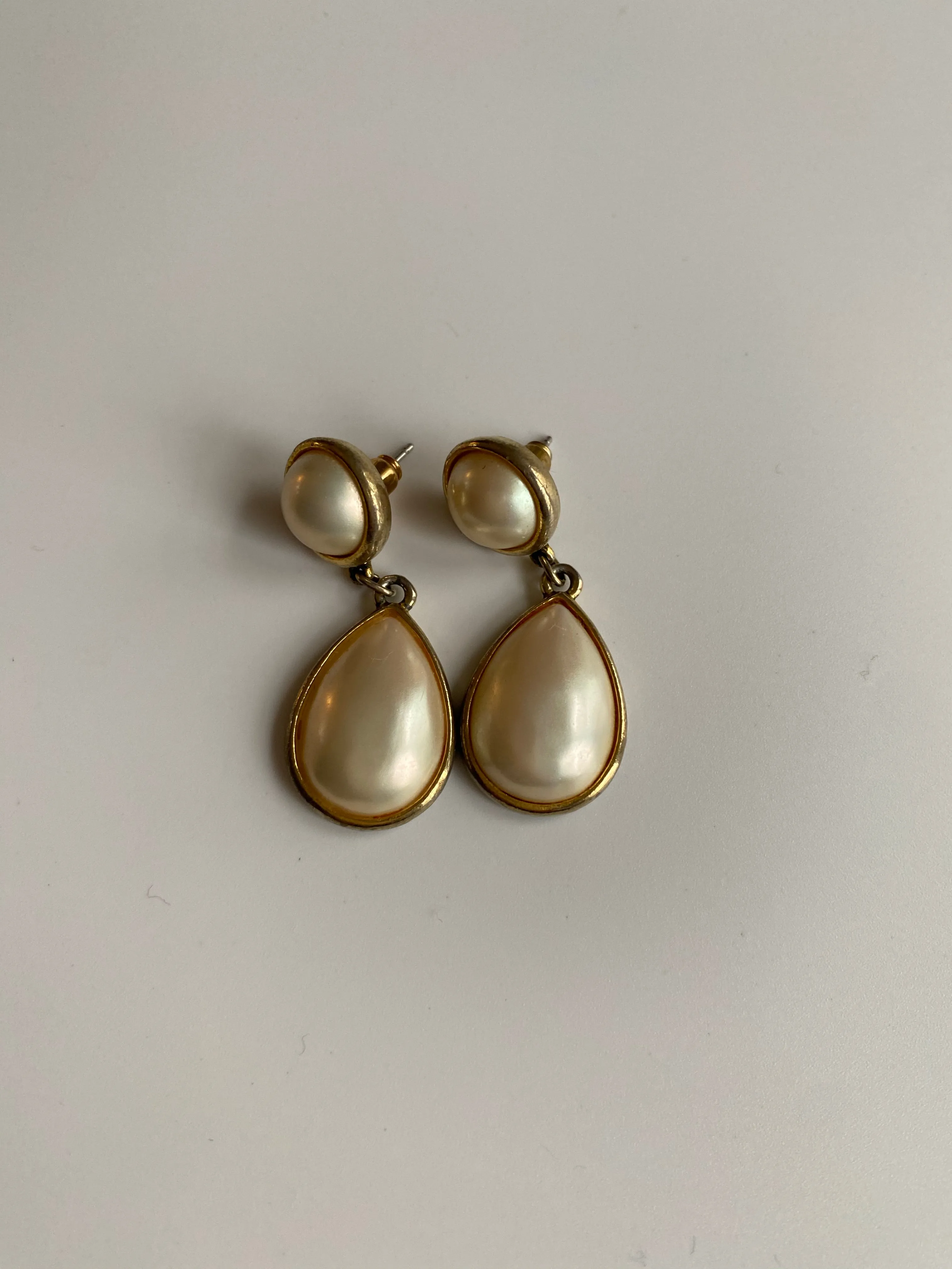 VINTAGE TEAR DROP PEARL EARRING