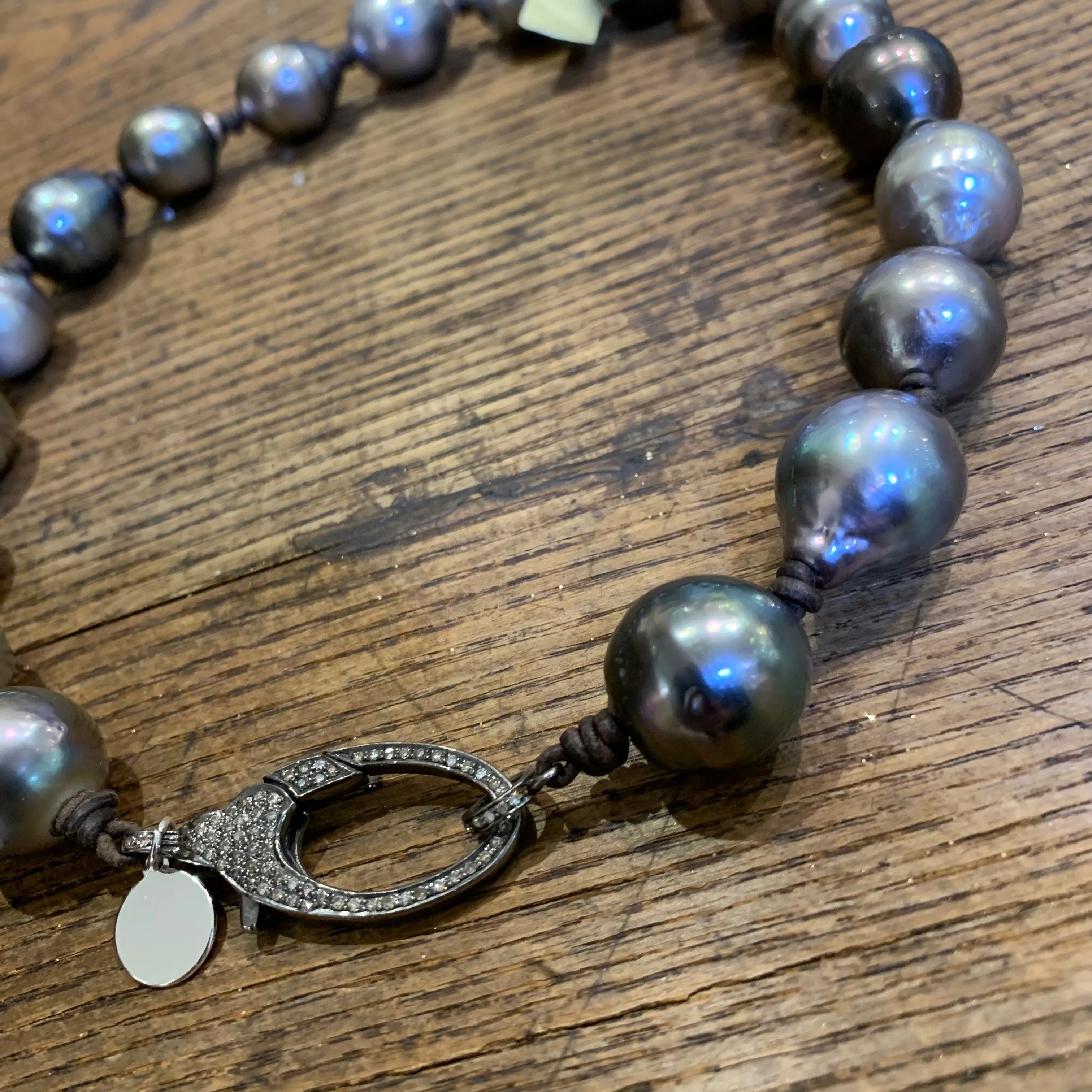 XL Tahitian pearls w/ Large diamond clasp, Dark brown leather